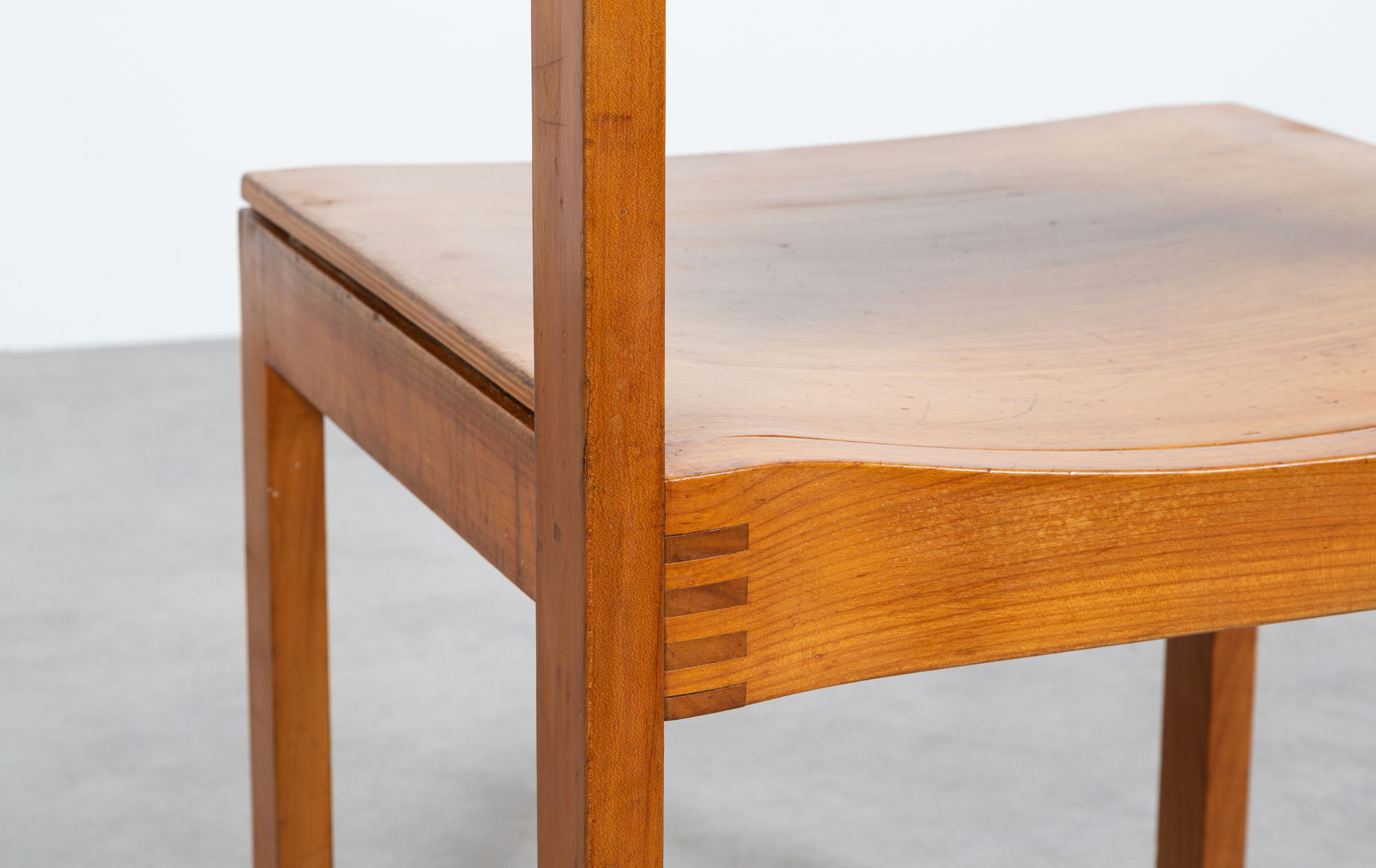 Toni Bee chairs