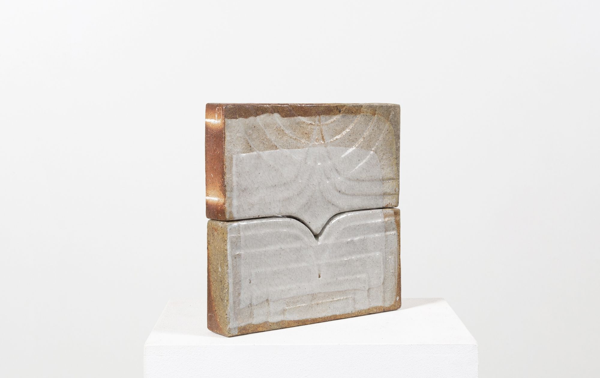 Ceramic stele by ceramist Claude Presset