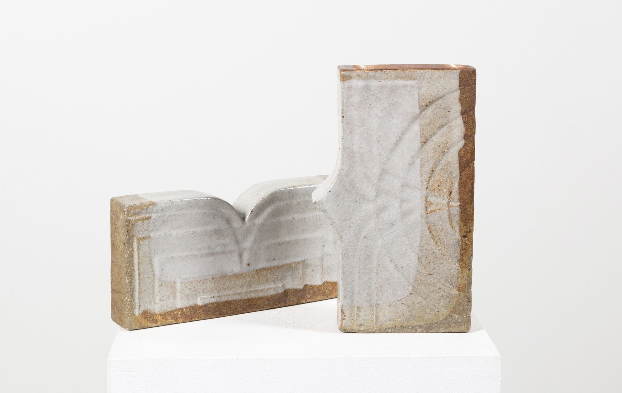 Ceramic stele by ceramist Claude Presset