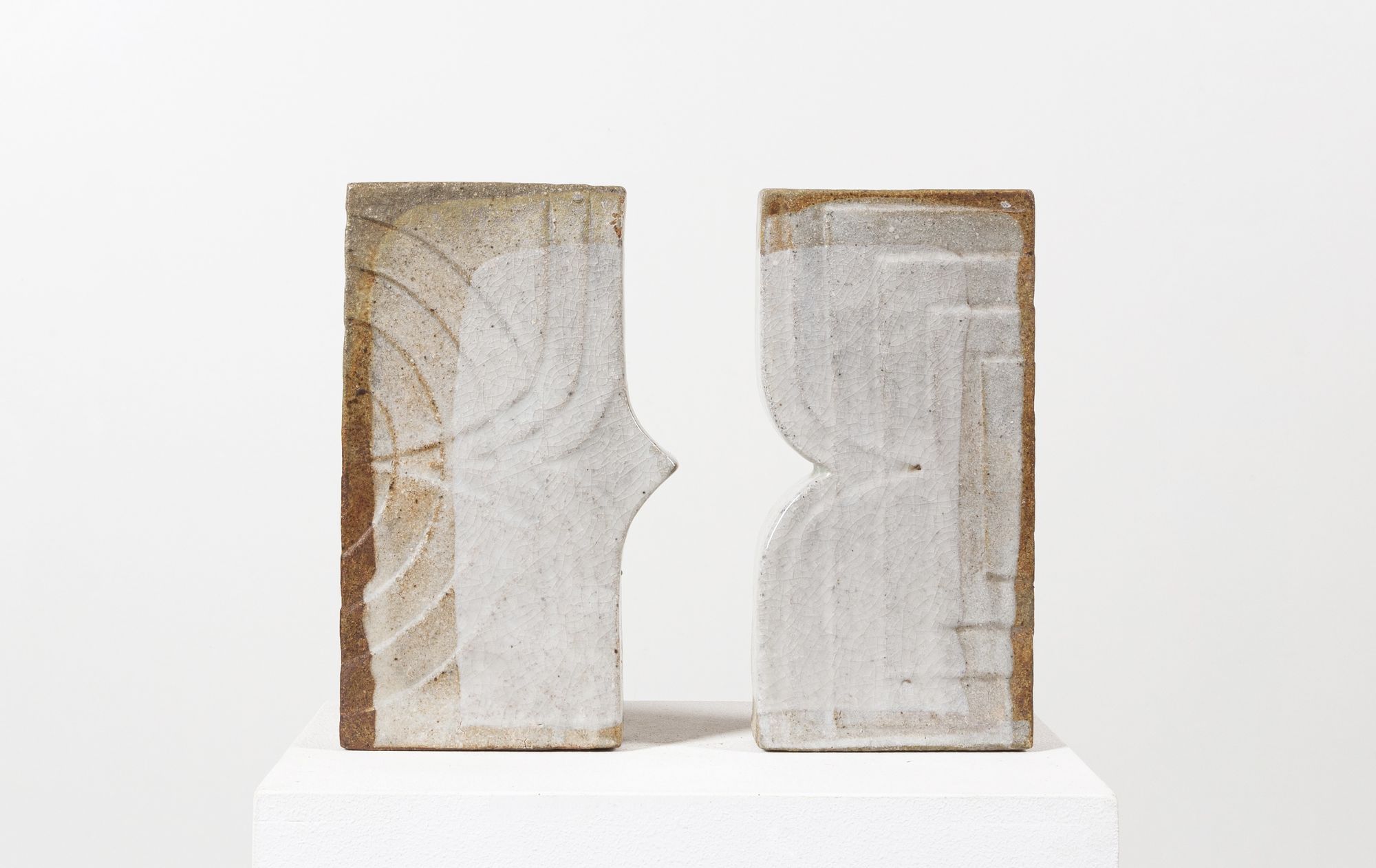 Ceramic stele by ceramist Claude Presset