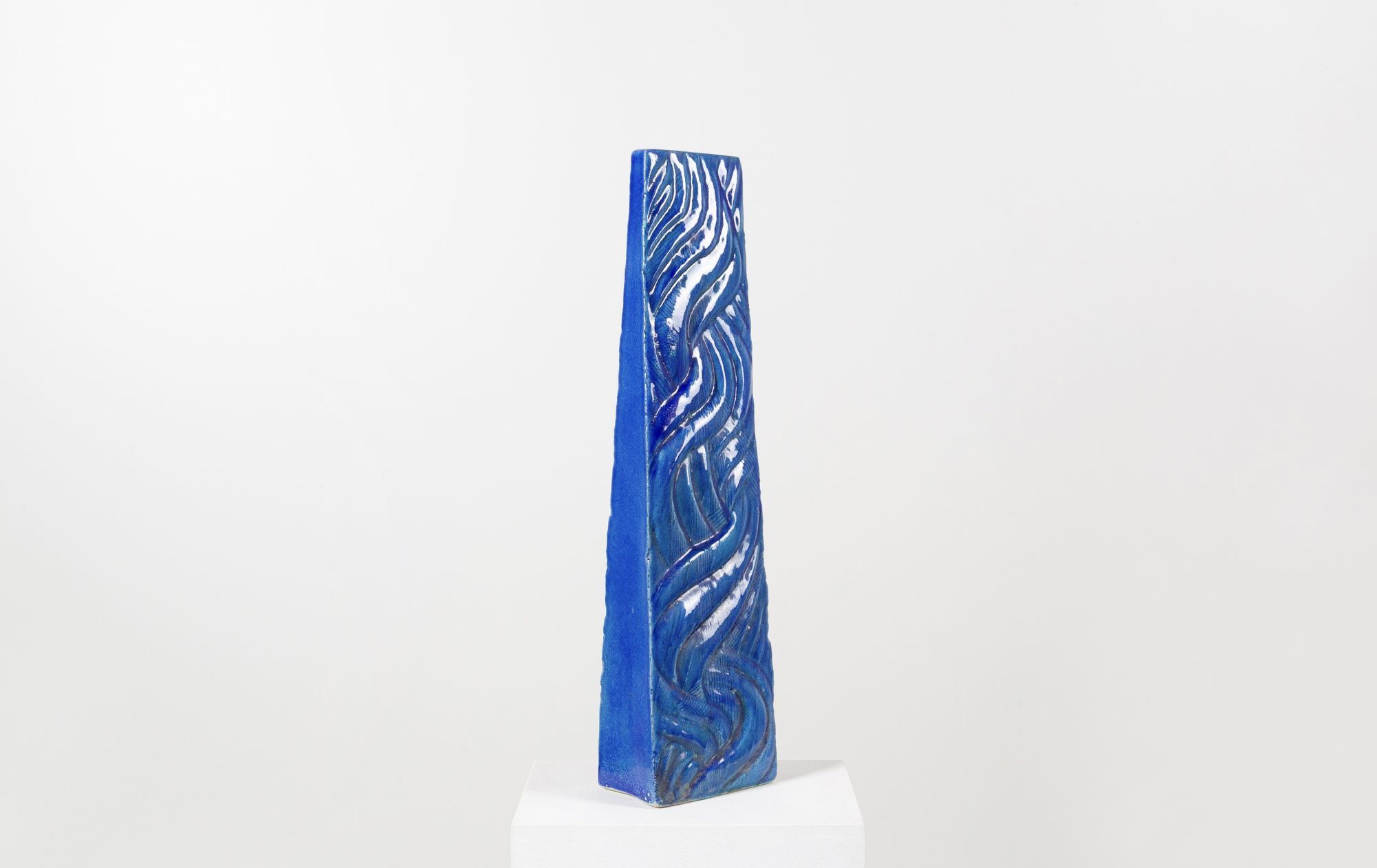 Ceramic "rivière" stele by ceramist Claude Presset