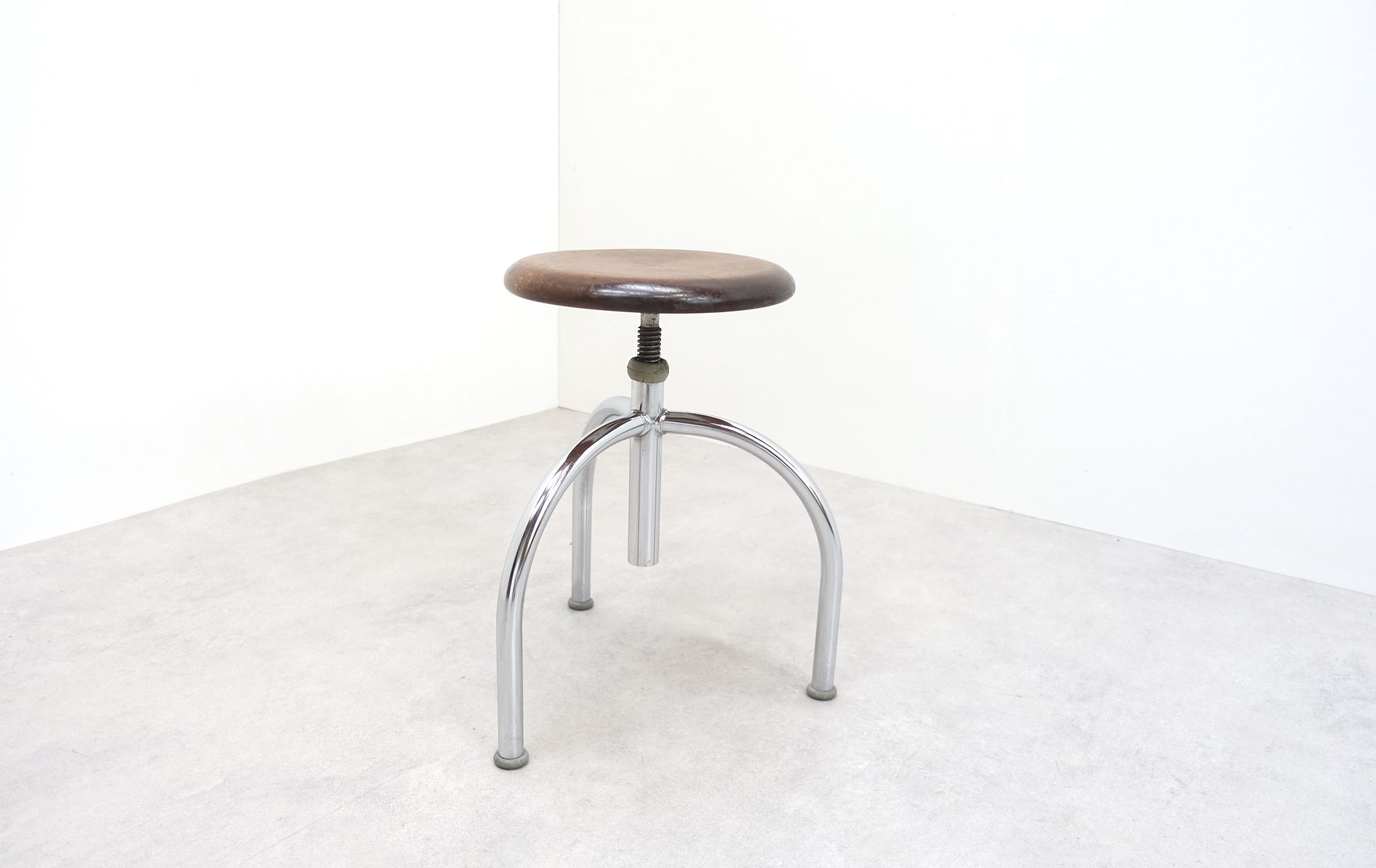 modernist stool 30s Bigla Margarete Schütte-Lihotzky