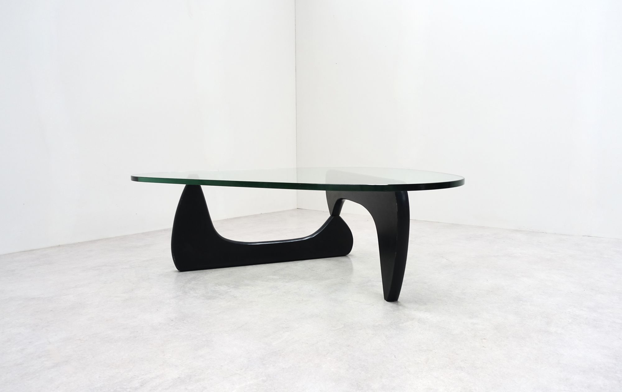 In-50 coffee table Isamu Noguchi Herman Miller 60s