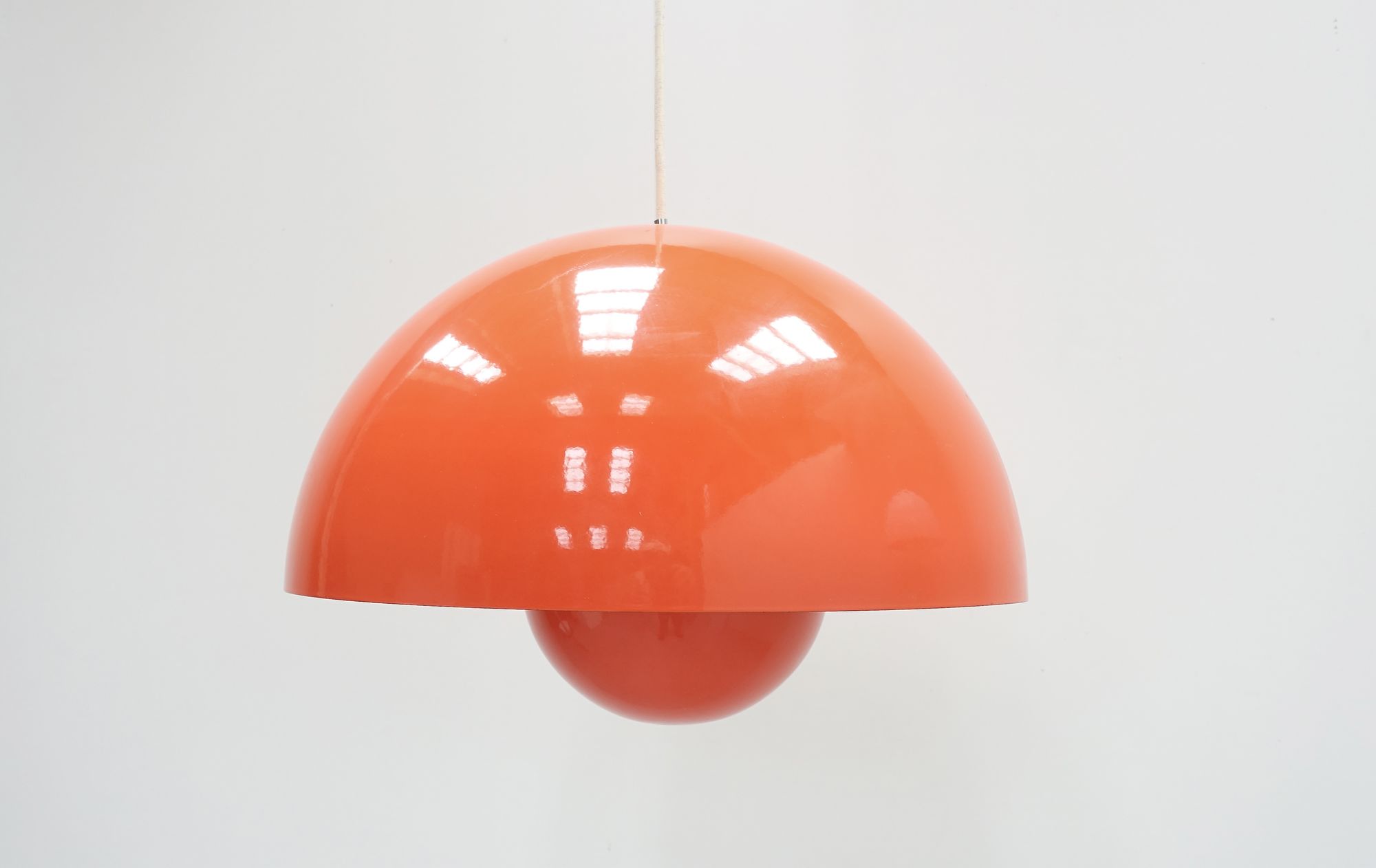 big flower pot lamps Verner Panton Poulsen 70s