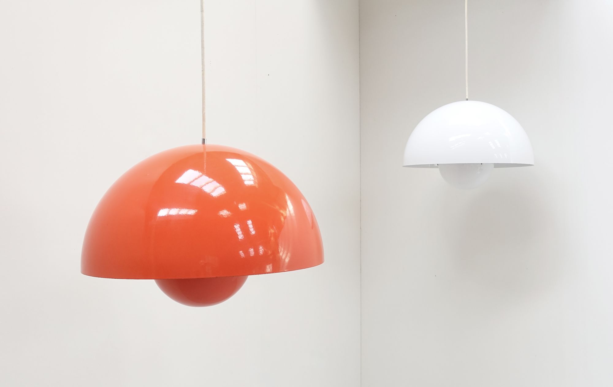 big flower pot lamps Verner Panton Poulsen 70s