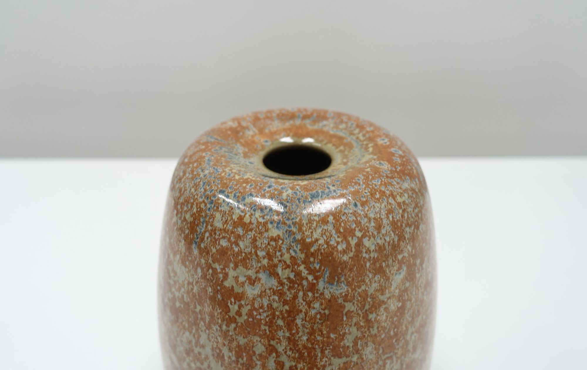 ceramic vase Daniel de Montmollin